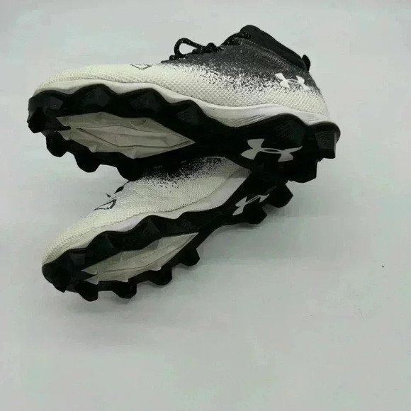 Under Armour Lock Down Football Cleats 3025088-001 Size 5Y - Picture 4 of 5
